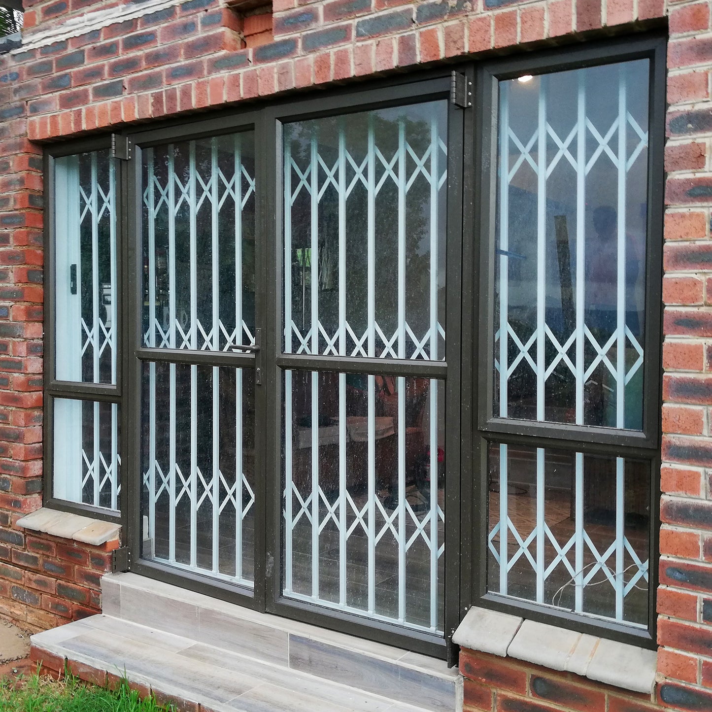 Xpanda-Alu-Glide Window Security Grille 1000mm Cfront window door