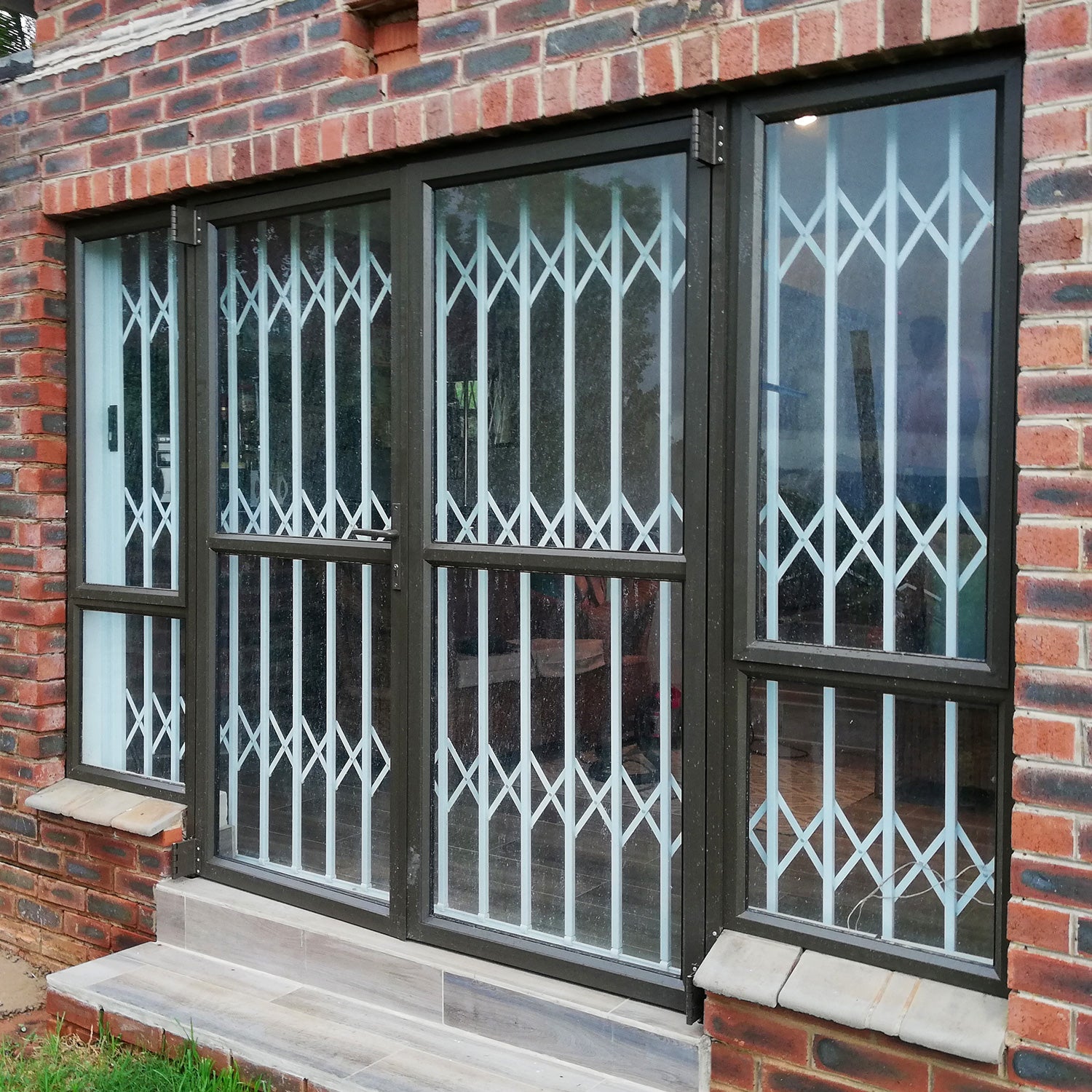 Xpanda-Alu-Glide Window Security Grille 1000mm Cfront window door